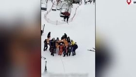 VIDEO Schior salvat cu o pernă improvizată. Un copil a fost în pericol de o accidentare gravă